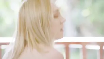 金发美女的妻子让她的阴户和屁股被黑鸡巴蹂躏