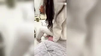 妇女节姐姐放假回来在全家福下把她绑起来操，人前的气质女神此刻就是条发情的狗，连射两次狂操一小时，床单全给我喷湿了