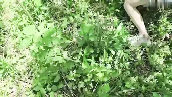 真实户外兄妹乱伦 带妹妹去山上挖野菜，结果妹妹上次玩野战上瘾了，看着没人妹妹迫不及待想让哥哥操她，结果哥哥说回去当着嫂子的面再操更刺激