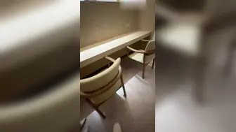 酒店落地窗前狂操爱喷水的姐姐，挑战全网30岁女性最美骚逼，内射不满又柔弱的样子迷死人，就是不知道有没有被楼下的人听见！