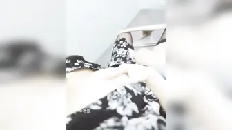 重磅泄密，乱伦快手直播巨乳表姐，大神乱伦表姐又强上表姐闺蜜