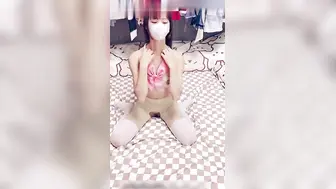 JK小萝莉 床上找男友拍色色视频 毫不遮掩地展现激情肉搏，尽情享受彼此的身体