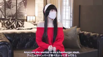cosplay激烈中出必怀孕 男人粗暴地掀起她的短裙，将坚硬的欲望插入那湿润的白虎穴