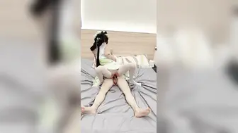 白丝梦蝶汉服啪啪，纯欲风乖乖女 到床上本性就暴露了 真的特别反差 高潮到胡言乱语骚话连连