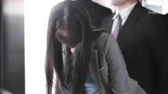 IPZZ-724 [中文字幕]即使是工作能干的美女职业女性也无法抗拒春药潮吹的快感！藤咲まい