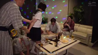 REAL-945 [中文字幕]本来不该参加社区温泉旅行的……被变态大叔们轮番侵扰的地狱般的中出-赤名いと