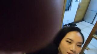 反差学生母狗-外语学院水嫩性感大学美女，被鸡巴粗大的强壮男友直插无毛小嫩逼
